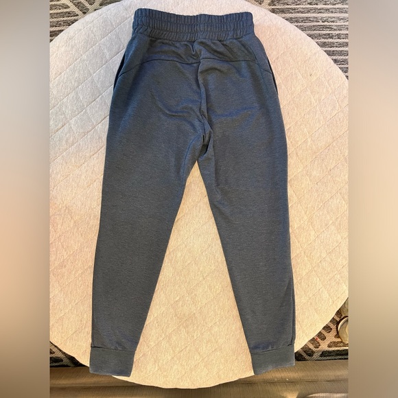 ON Running Women XS Blue Sweat Pants Joggers Original $140 - Picture 5 of 9